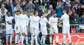 欧冠激战：马赛队与皇马对决，德泽尔比战术与球员拼搏精神闪耀伯纳乌